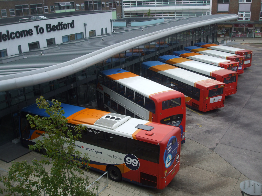 DSCF5621 Bedford bus station - 7 Oct 2016