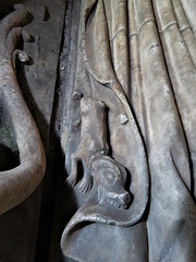 strelley church, notts;  lapdog on c16 tomb of john de strelley +1501