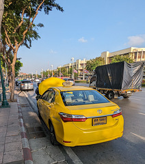 Taxi jaune à deux pas de Khaosan road