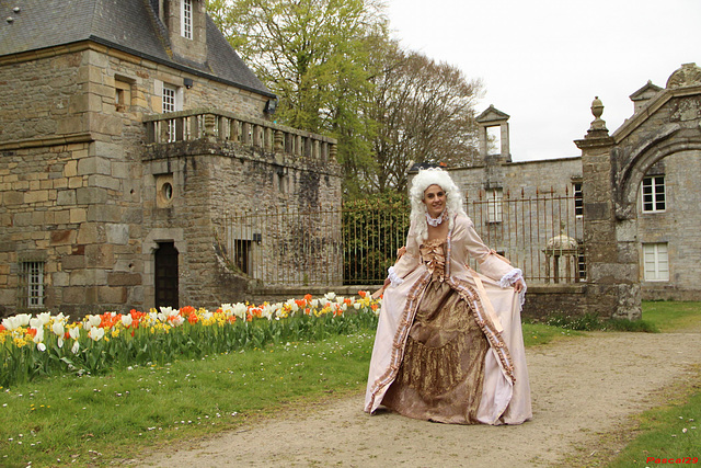 madame la Marquise vous salue madame la Marquise vous salue