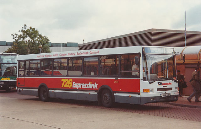 London Coaches DK6 (J806 KHD) at Heathrow Airport – 4 Sep 1992 (170-30) London Coaches DK6 (J806 KHD) at Heathrow Airport – 4 Sep 1992 (170-30)