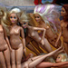 Ma photo de Barbie nue a eu un succès international , à présent elles me supplient de les photographier .