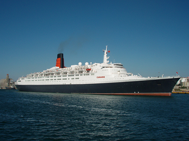 QE2 @Piraeus (2007)