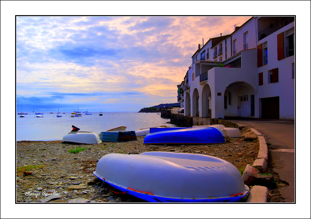 Barcas durmiendo en la playa