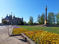 Schwerin, Siegessäule + Schloss