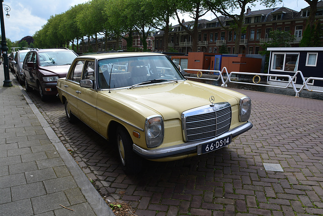 1974 Mercedes-Benz 200