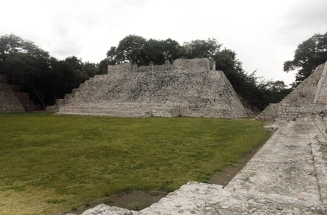 Le passé des Mayas au présent.