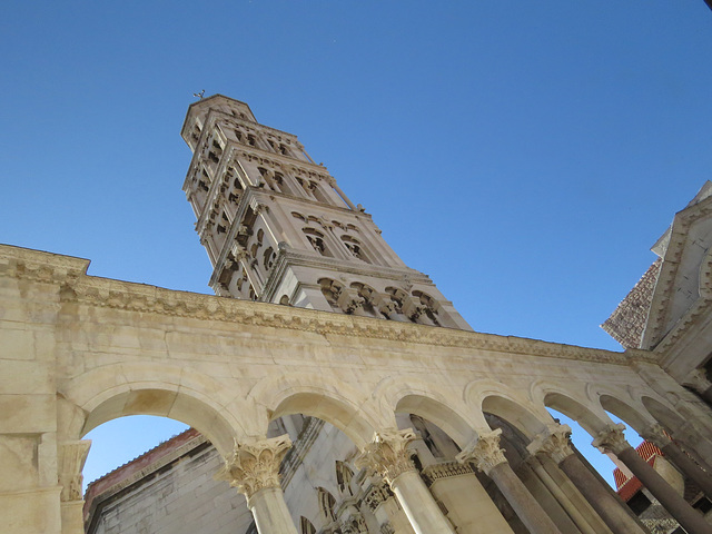 Split : arcades du péristyle.