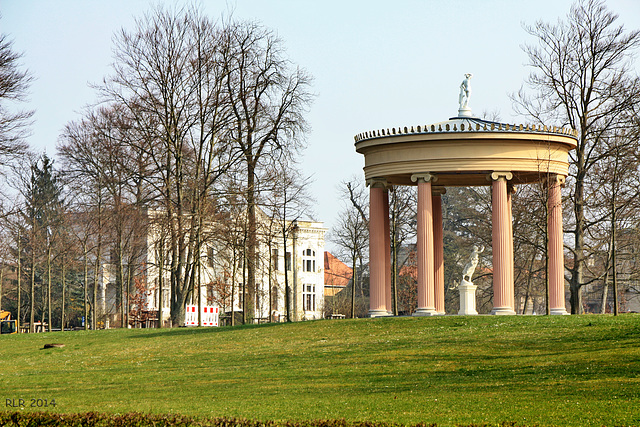 Neustrelitz, Hebetempel