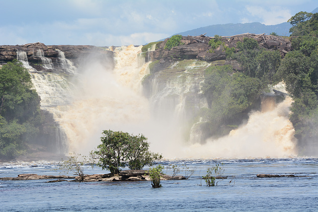 Venezuela, Canaima, Ucaima Waterfalls