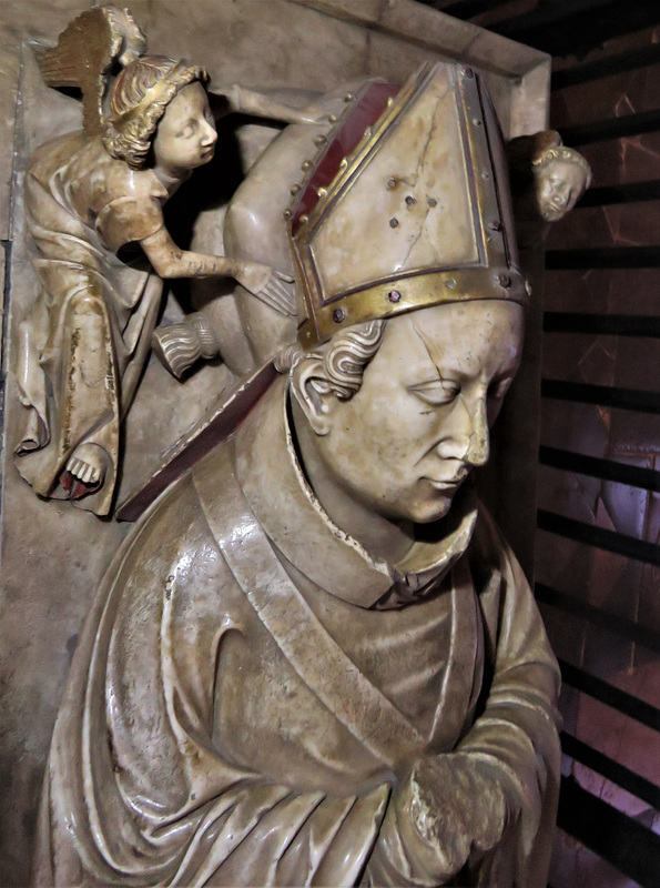 canterbury cathedral (154)c14 tomb effigy of archbishop william courtenay +1396