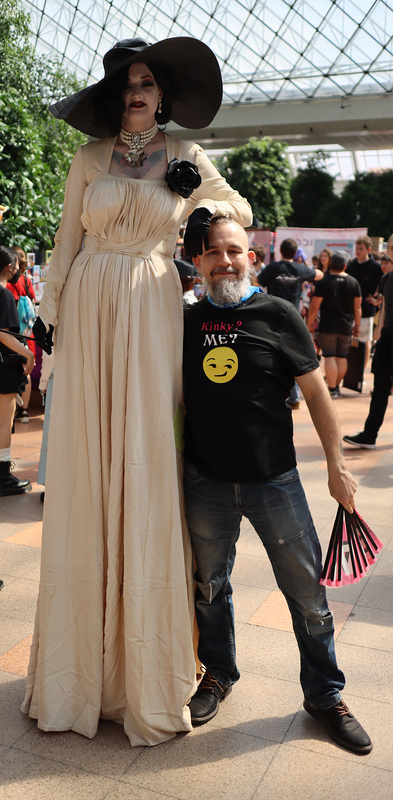 1 (4381)...cosplay con