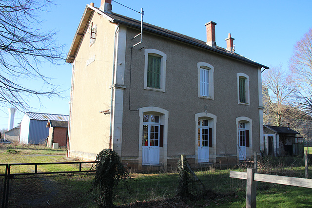 DEVANT DE LA GARE DE CLUIS