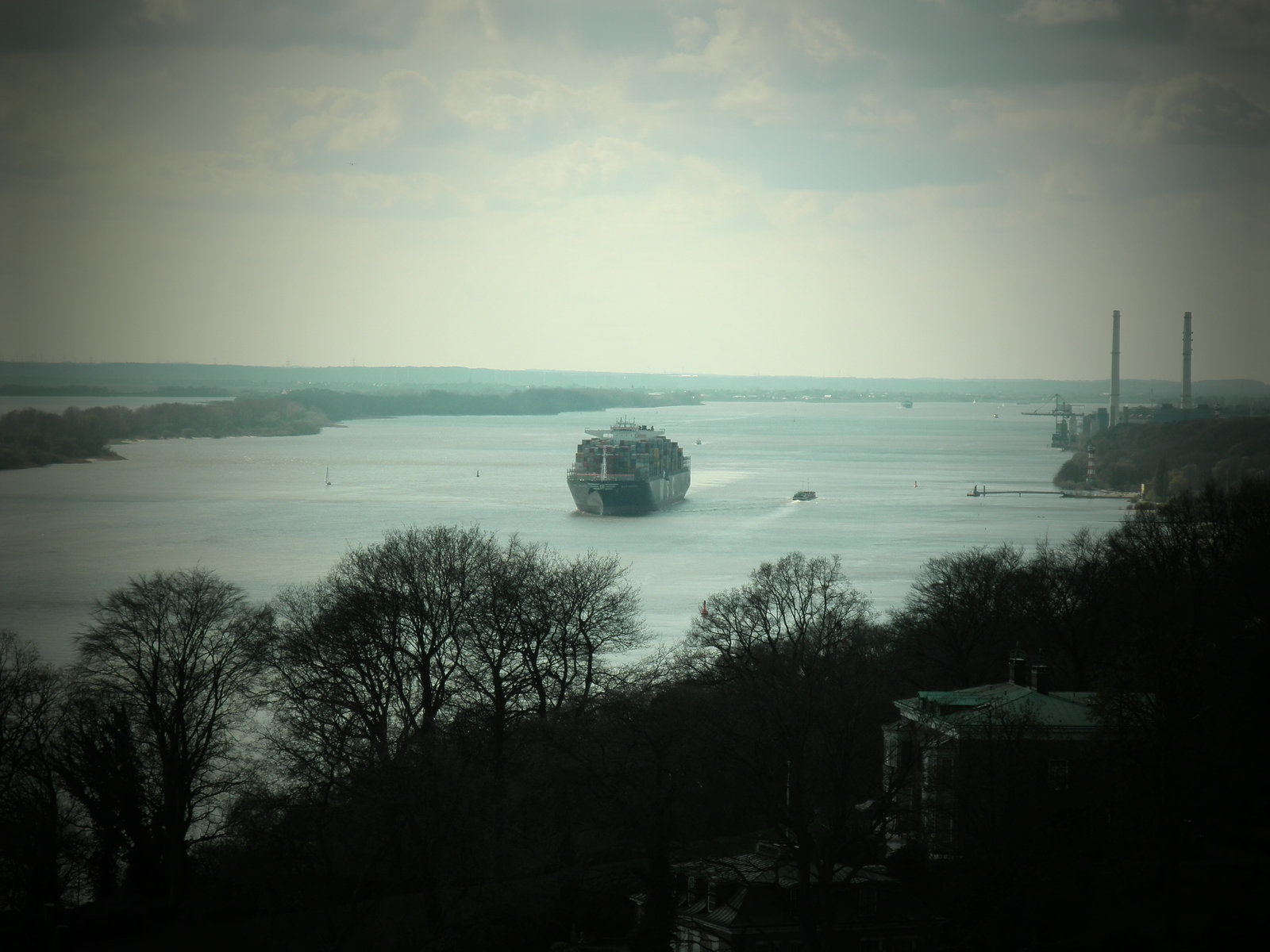 Die weite über die Elbe - mit Schiff