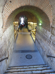 Split : salles souterraines sous le péristyle.