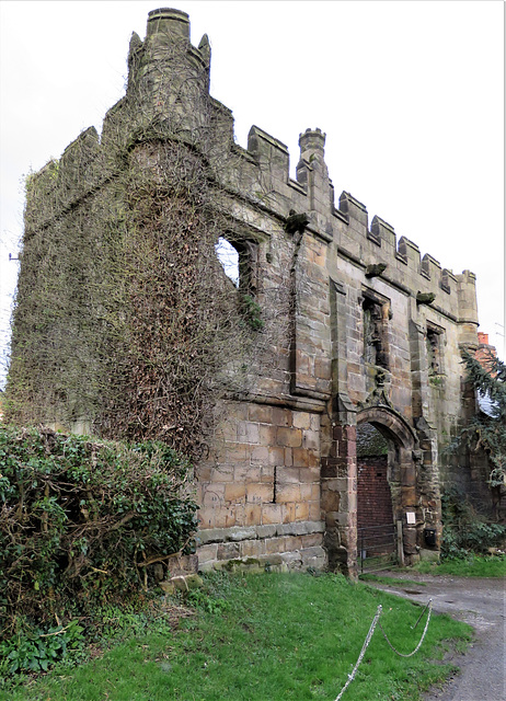 mackworth castle, derbs, late c15 gatehouse