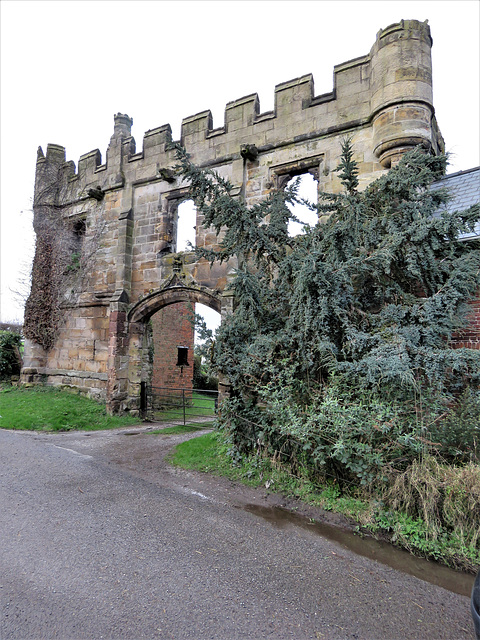 mackworth castle, derbs, late c15 gatehouse