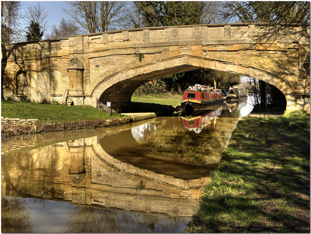 Cosgrove Bridge, Grand Union Canal