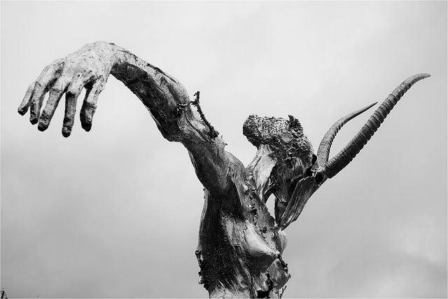 Daniel Hourdé - Le massacre d'Athéna (détail), 2007 bronze argenté