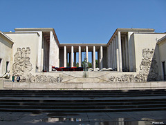 La Palais de CHAILLOT La Palais de CHAILLOT