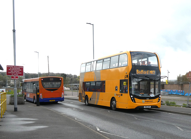 Stagecoach 10803 (SN66 WAE) and Centrebus 519 (YX65 RFO) in Luton - 14 Apr 2023 (P1140972)