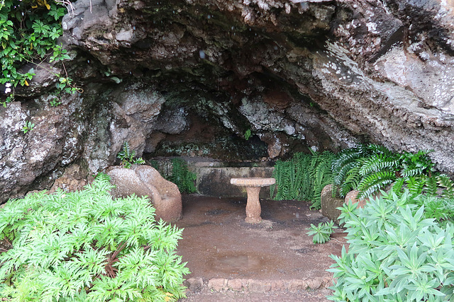 Lovers' cave