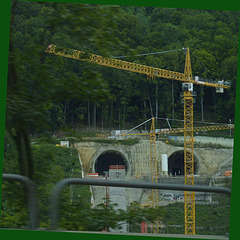 Rein- und Rausloch im Bau  -  + Brücke - Schnellbahnstrecke Stuttgart - Ulm