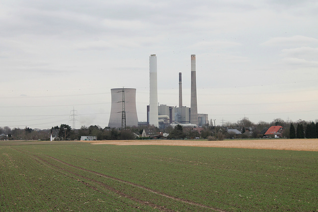 Blick auf das Kraftwerk Voerde (Voerde-Löhnen) / 4.03.2017