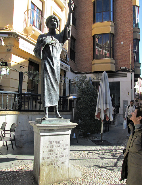 Statue of Ibn Tibon.