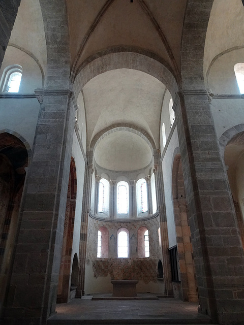 Alter Taufstein in der ehemaligen Abteikirche Payerne