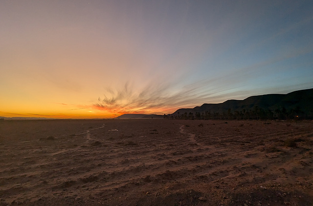 Coucher de soleil aux couleurs désertiques /Sahara's colourful sunset