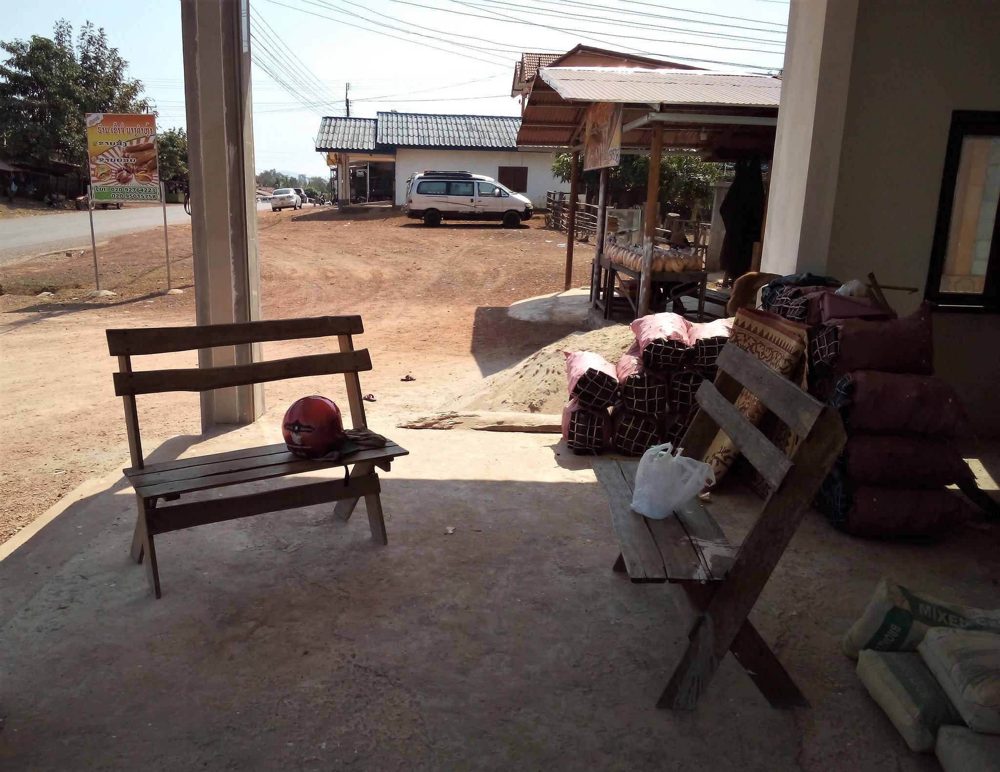 Bancs et ciment / Benches and cement