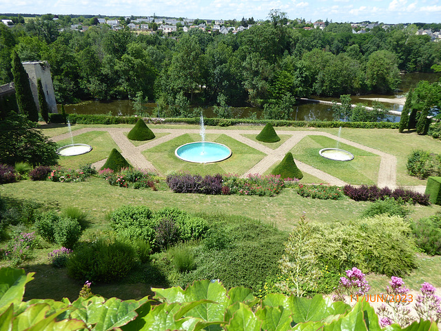 MONTREUIL BELLAY les jardins 3/3