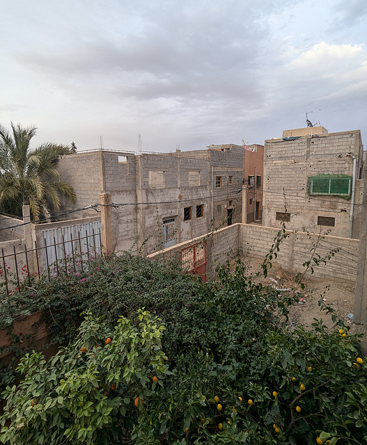 Depuis la toiture de notre hébergement / From the roof of our accommodation