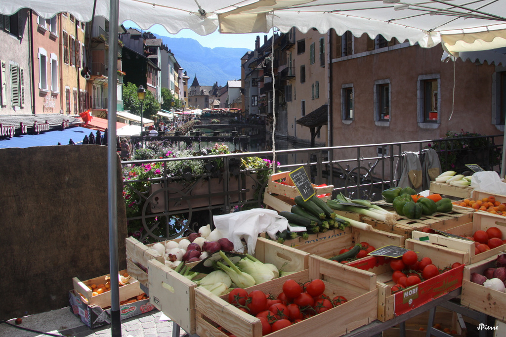 Marché au centre d'Annecy