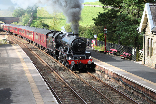 LMS class 6P Jubilee 45690 LEANDER at Kirkby Stephen with 1Z87 14.40 Carlisle - Euston The Cathedrals Express 9th September 2017