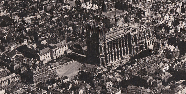 P.24c Cathédrale Notre Dame de Reims bombardée, le 19 septembre 1914