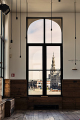 Blick durchs Fenster auf die Sint-Pauluskerk - Antwerpen