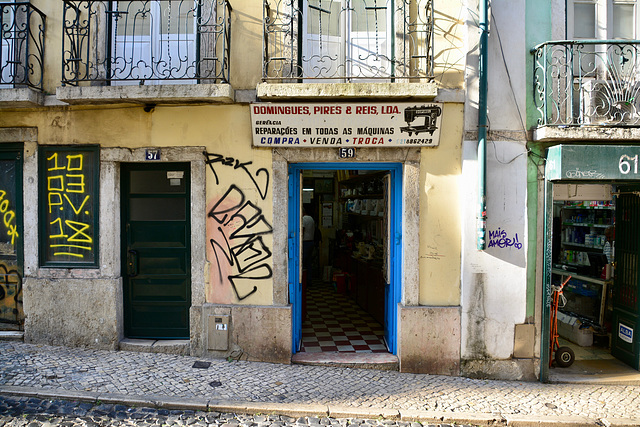 Lisbon 2018 – Sewing machine shop