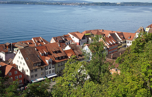 Meersburger Unterstadt, mit Blick über den Bodensee nach Konstanz