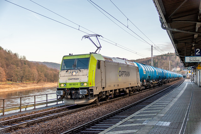 30 - Kesselzug mit 185 562-6 von ITL-Captrain bei der Durchfahrt im Bahnhof Königstein, Sächs. Schweiz