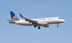 United Airlines Embraer ERJ-175 N202SY