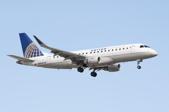 United Airlines Embraer ERJ-175 N89308