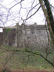 okehampton castle, devon , c14 lodging range with garderobes(4)