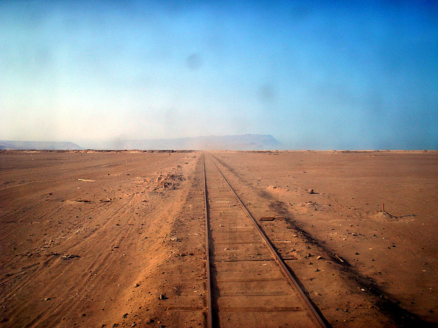 Creuant el desert mirant enrera