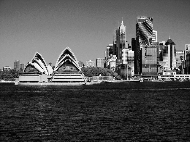 Opera House and CBD, view from Kirribilli over the Parramatta River