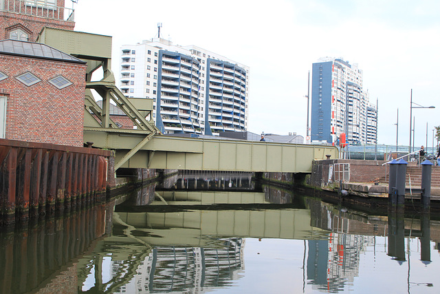 Bremerhaven  Übergang neuer Hafen / alter Hafen