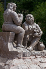 Escultura dedicada a las Harimaguadas ... P.i.P. (© Buelipix)