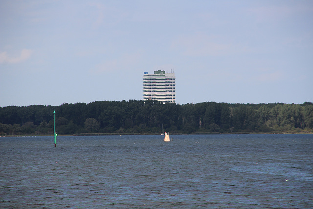 Blick auf Maritim davor ehem Grenzpunkt