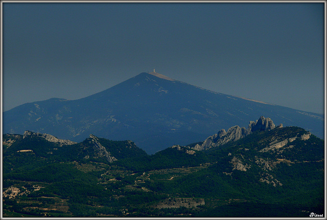 Dentelles de Montmirail et Mont Ventoux